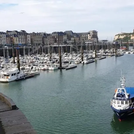 Le Saint Remy - A Cote De La Mer *