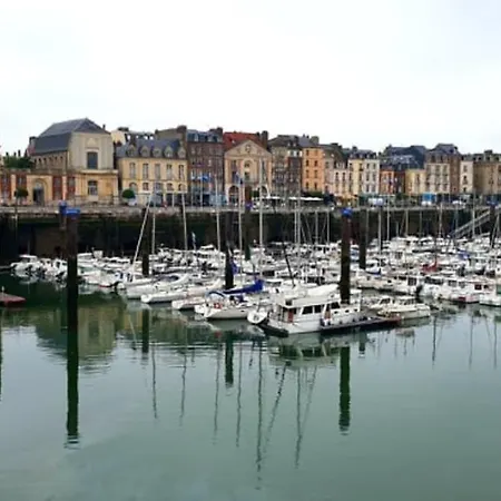 Le Saint Remy - A Cote De La Mer *
